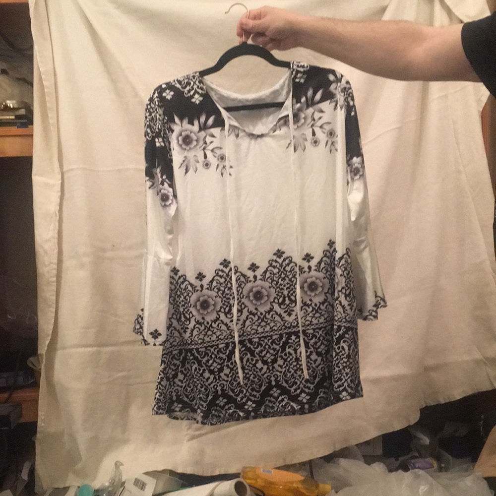 (1XL) vintage tunic mini dress black white floral